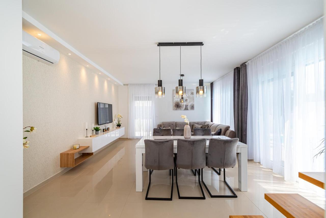 Villa Denis & Sabine Nin Luaran gambar